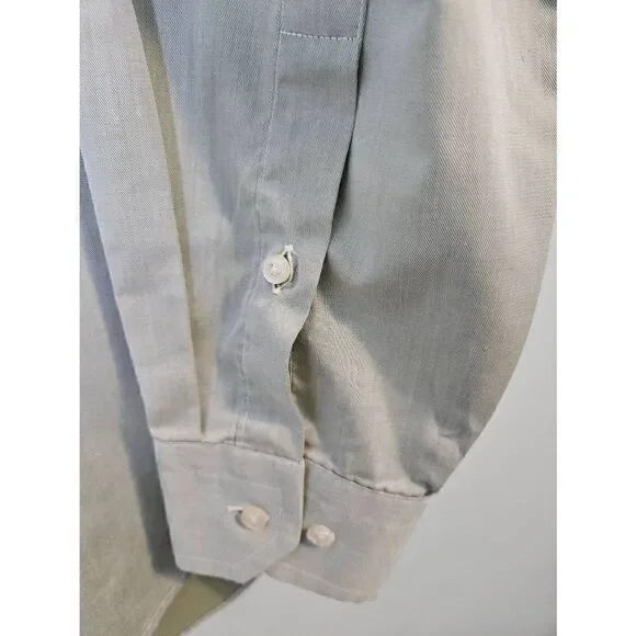 Janek Exclusive light green button down shirt. Size 41/16. - Picture 4 of 4